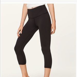 NWOT Lululemon wunder under crop size 6